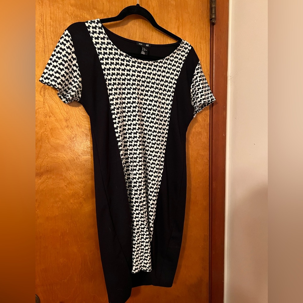 H&M Black & White Elegant Dog Patterned Dress